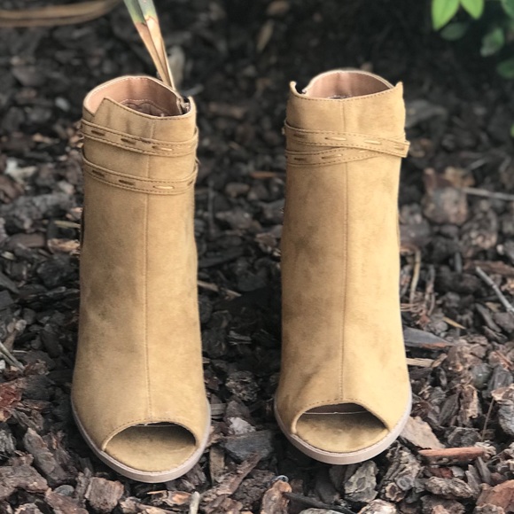 Moss tassel wrapped peep toe suede booties - Picture 2 of 4